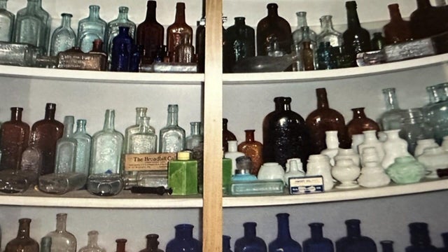10p-pkg-fmn-bottle-collectors-wcco7erq-00-01-4007.jpg 