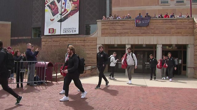 du-pioneers-leave-for-frozen-four.jpg 